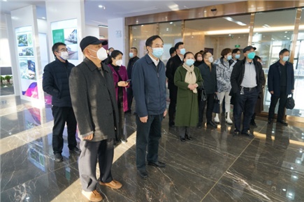 12月14日，張家界市政協(xié)黨組書記、主席歐陽斌一行來到張家界高新區(qū)萬眾實(shí)業(yè)集團(tuán)有限公司，宣講黨的二十大精神